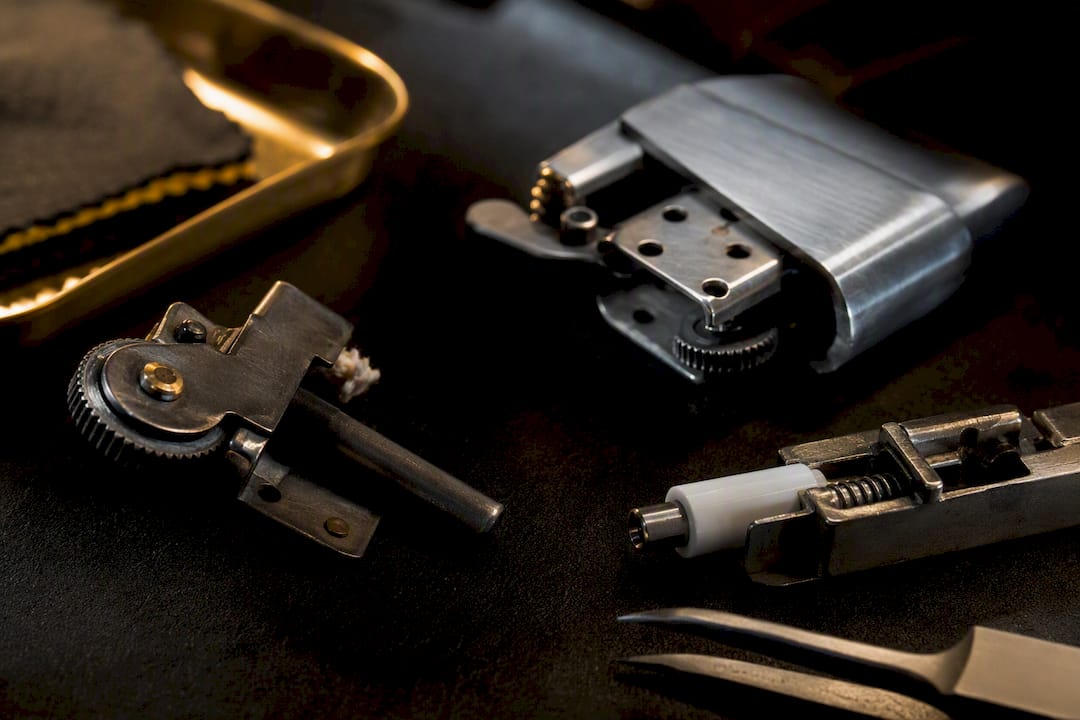 Anonymous lighter mechanisms in archival display